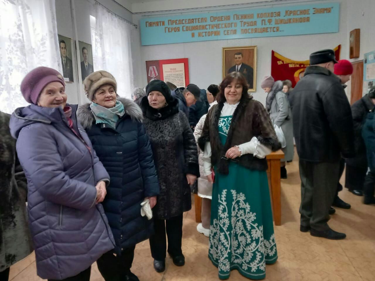 Встреча в сельском музее по изучению истории села и жизнедеятельности председателя Ордена Ленина колхоза Красное Знамя Героя Социалистического Труда П.Ф.Шишканова.